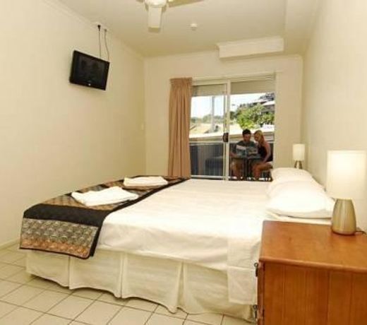Airlie Waterfront Motel Accommodation