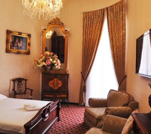 Queen Valery Hotel