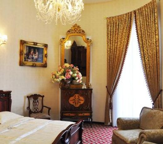 Queen Valery Hotel