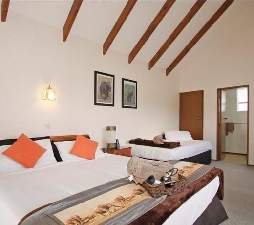 Big Five Motel