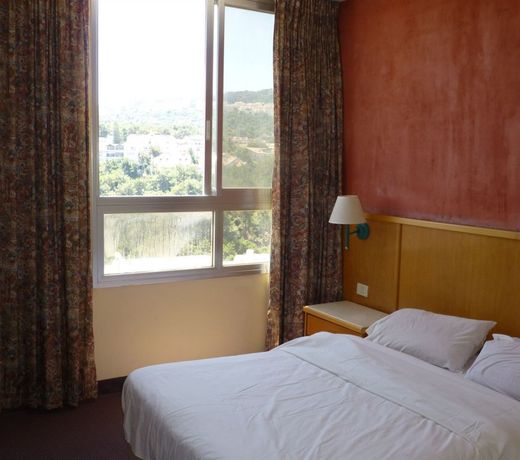 Marom Hotel