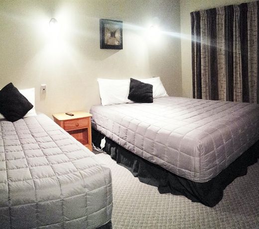 Aquarius Motor Inn