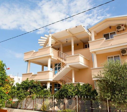 "HOLIDAY" apartments & rooms