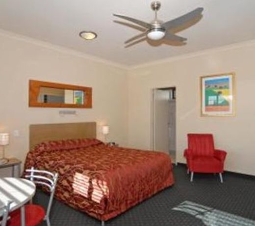 At The Rocks Motor Lodge