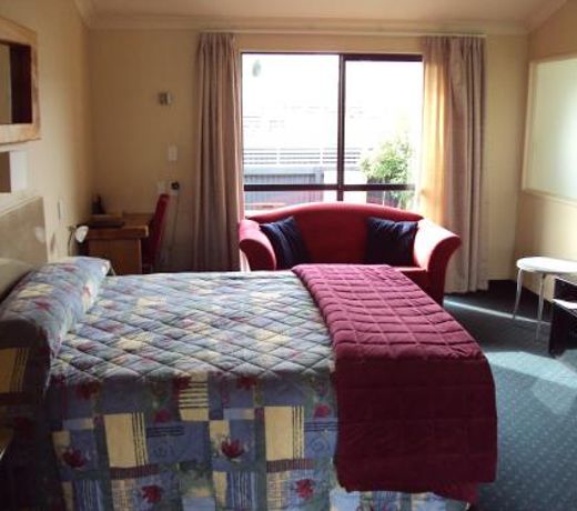 At The Rocks Motor Lodge