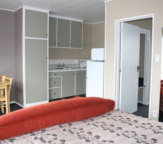 LISA ROSE MOTEL