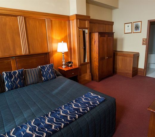 The County Hotel