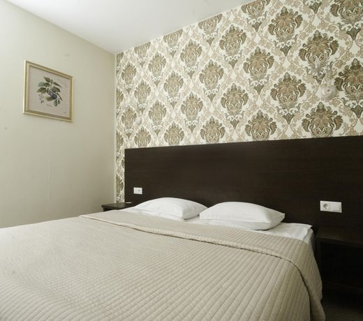 Tea Rose Hotel