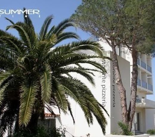 Summertime Hotel