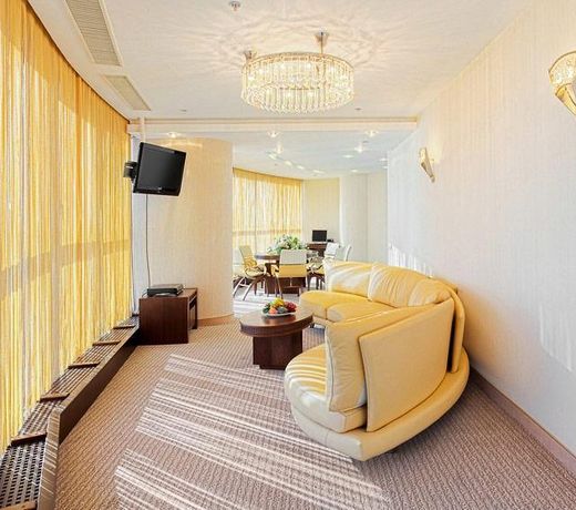 Riviera Hotel