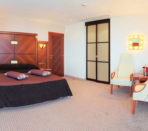 Riviera Hotel