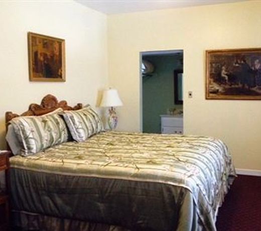 Historic Cary House Hotel