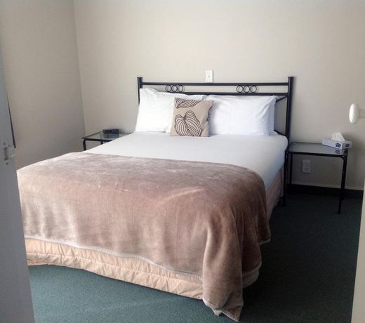 Durham Court Motor Inn