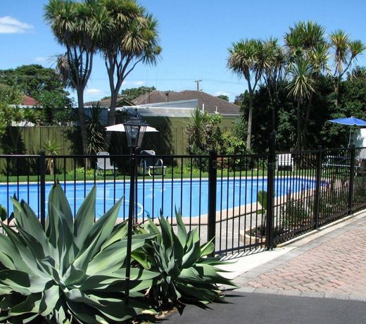 Cobblestone Court Motel