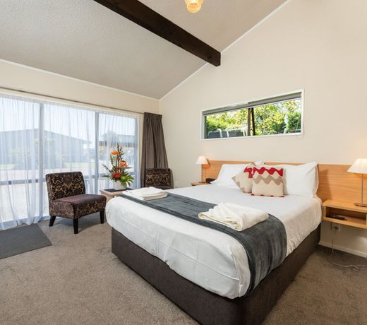 Cobblestone Court Motel