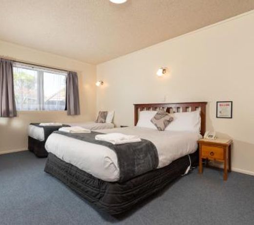 Cobblestone Court Motel