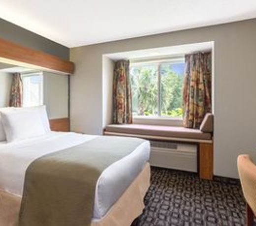 Microtel Inn And Suites Brunswick