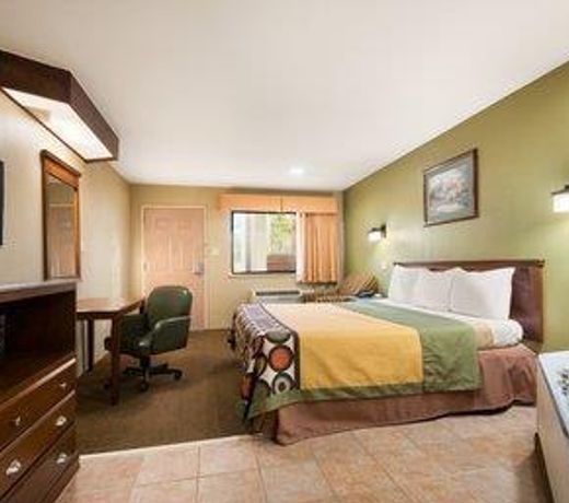 Super 8 By Wyndham Baton Rouge/I-12