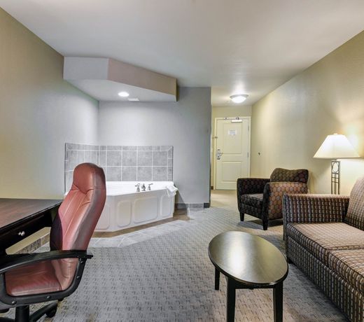 Comfort Suites near Hot Springs Park
