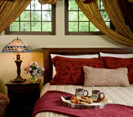 Hilltop Manor B&B