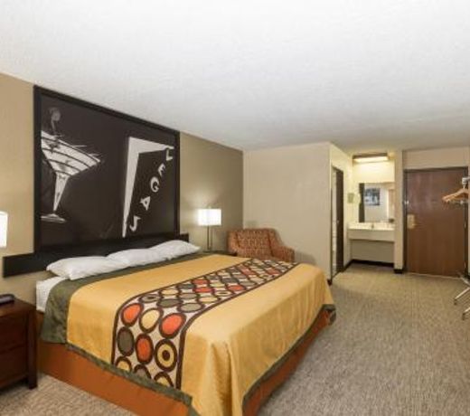 Super 8 by Wyndham Wichita North