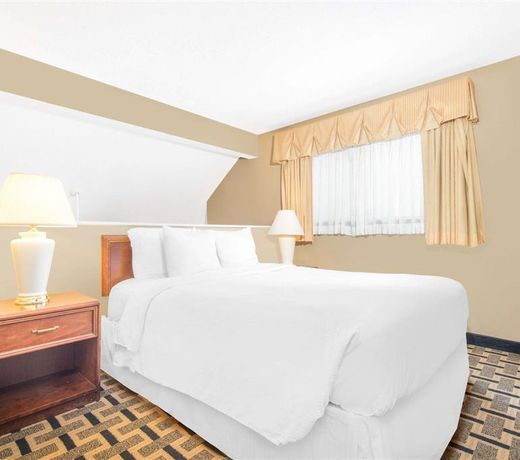Hawthorn Suites Wichita East