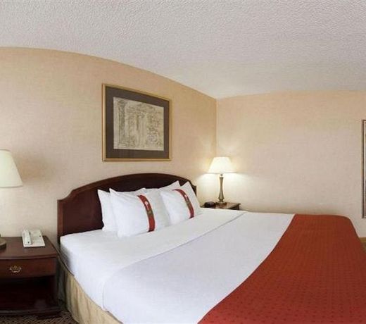Mcm ElegantAÂ© Hotel & Suites