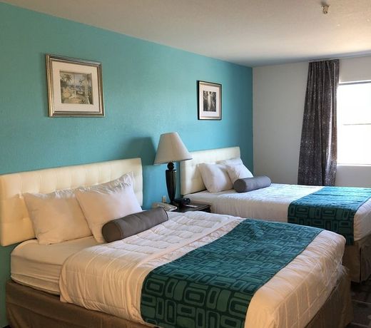 Howard Johnson by Wyndham Lubbock TX