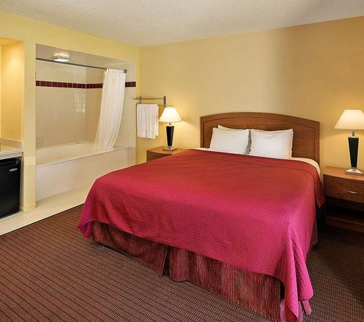 Golden Sails Hotel
