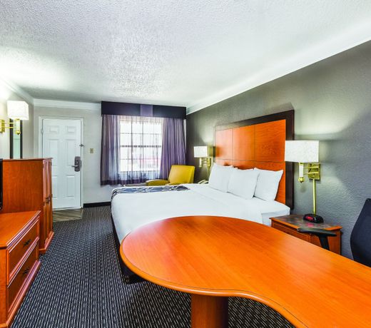 La Quinta Inn by Wyndham Laredo I-35