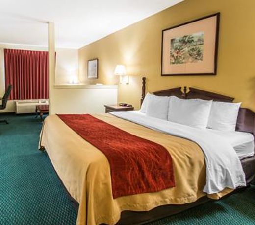 Super 8 by Wyndham Montgomery I-65
