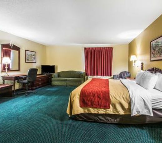 Super 8 by Wyndham Montgomery I-65