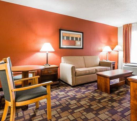 Econo Lodge Inn & Suites