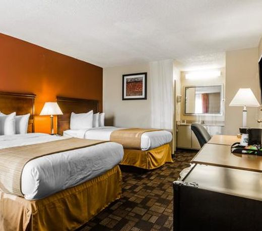 Econo Lodge Inn & Suites