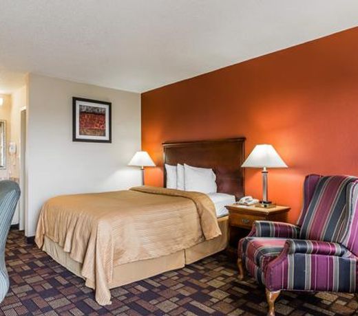 Econo Lodge Inn & Suites