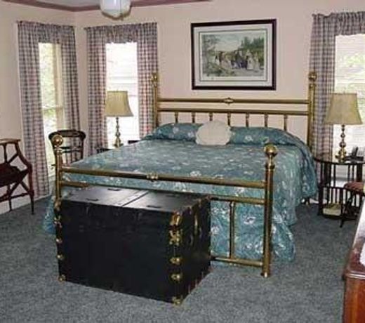 Red Bluff Cottage Bed & Breakfast