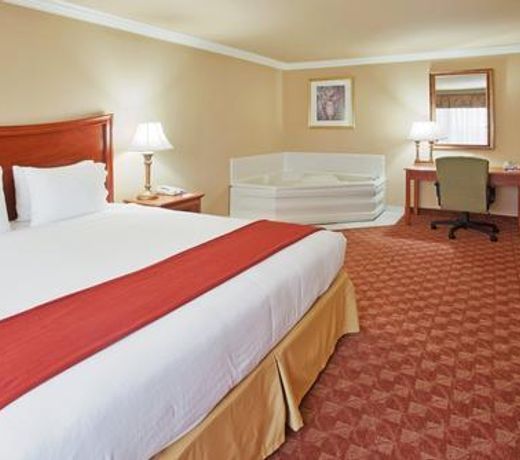 Holiday Inn Express & Suites Oakland - Airport, an IHG Hotel