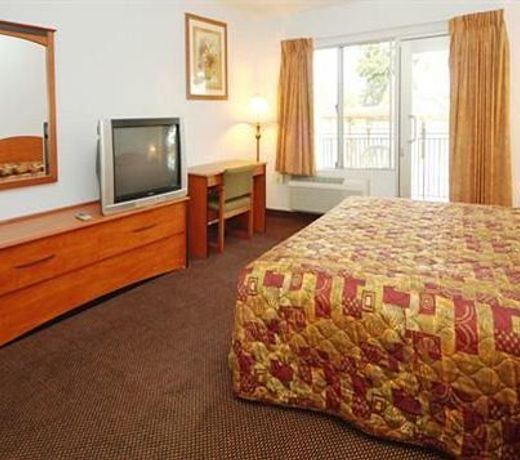 Econo Lodge Inn & Suites Oakland Airport