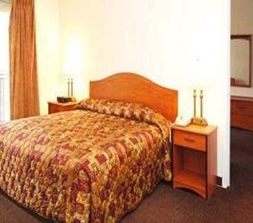 Econo Lodge Inn & Suites Oakland Airport