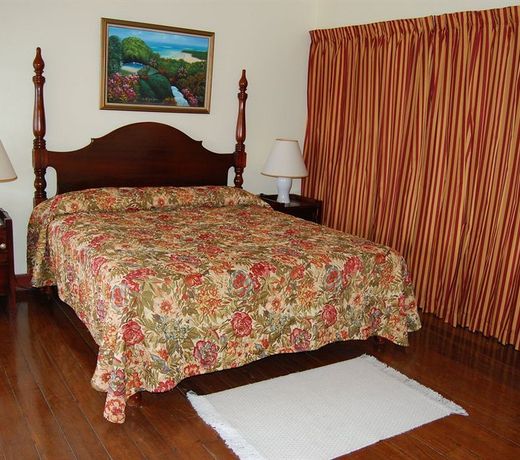 Inn at Shaw Park Gardens & Waterfalls