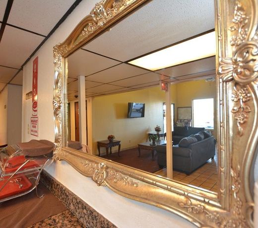 Econo Inn and suites