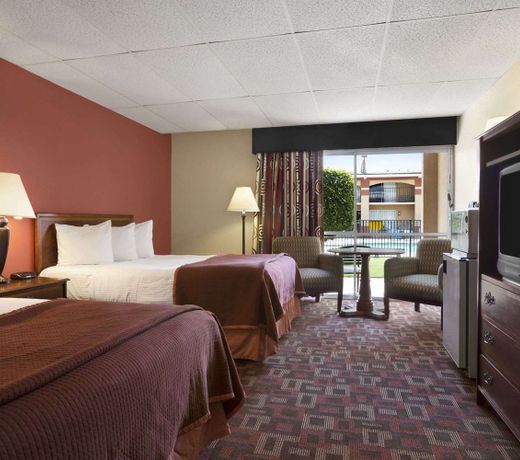 Howard Johnson by Wyndham Oklahoma City OKC Airport, Fairgrounds, I40
