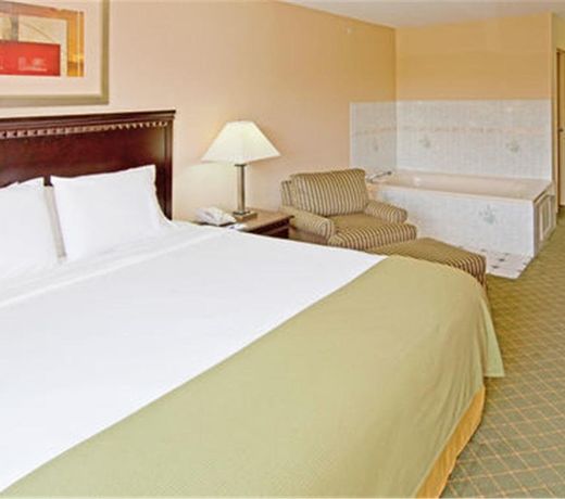 Holiday Inn Express Hotel & Suites Norfolk Airport, an IHG Hotel