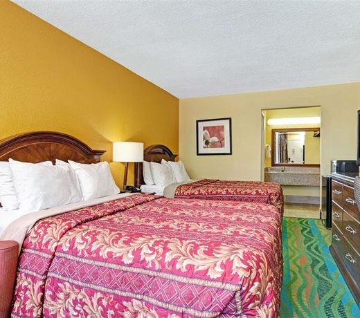 Days Inn by Wyndham Norfolk Military Circle