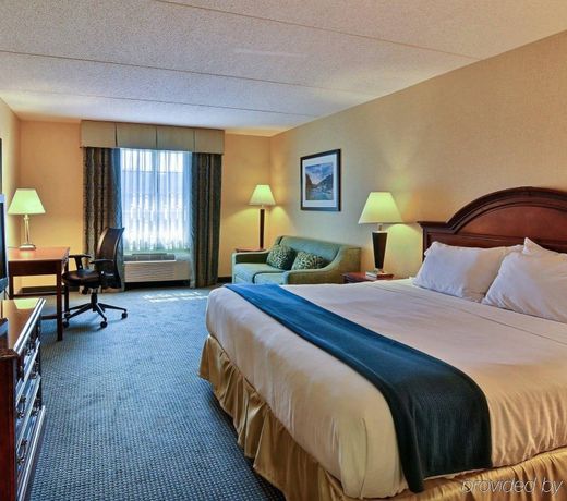 Holiday Inn Express State College at Williamsburg Square, an IHG Hotel