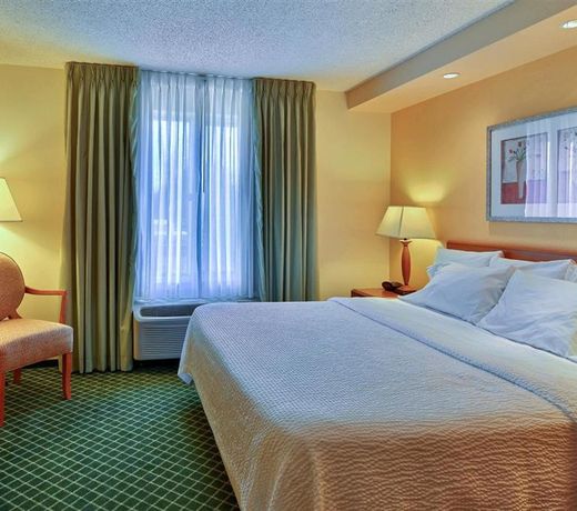 Fairfield Inn & Suites by Marriott State College