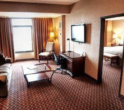 Ramada by Wyndham Topeka Downtown Hotel & Convention Center