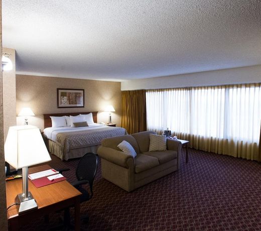 Ramada by Wyndham Topeka Downtown Hotel & Convention Center