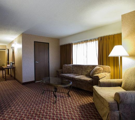 Ramada by Wyndham Topeka Downtown Hotel & Convention Center