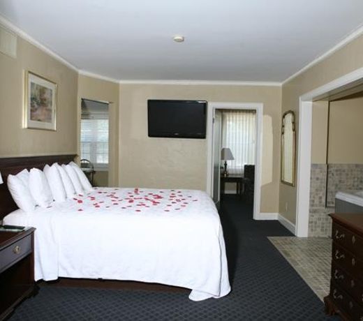 Senate Luxury Suites